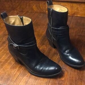 Frye Jackie Rivet short boot, size 5.5!